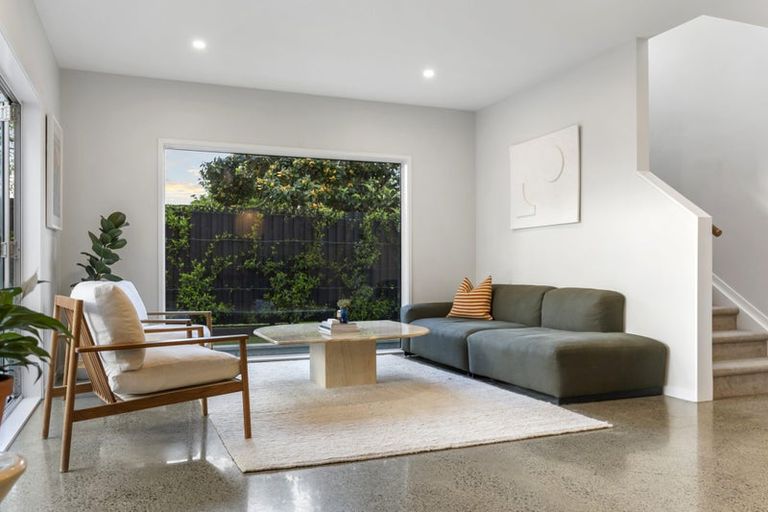 Photo of property in 35a Sullivan Avenue, Mangere Bridge, Auckland, 2022