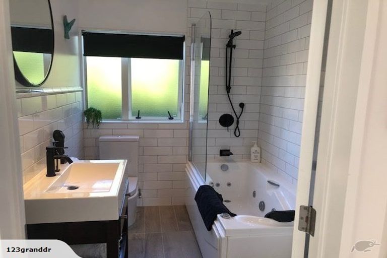 Photo of property in 44a Selwyn Road, Cockle Bay, Auckland, 2014