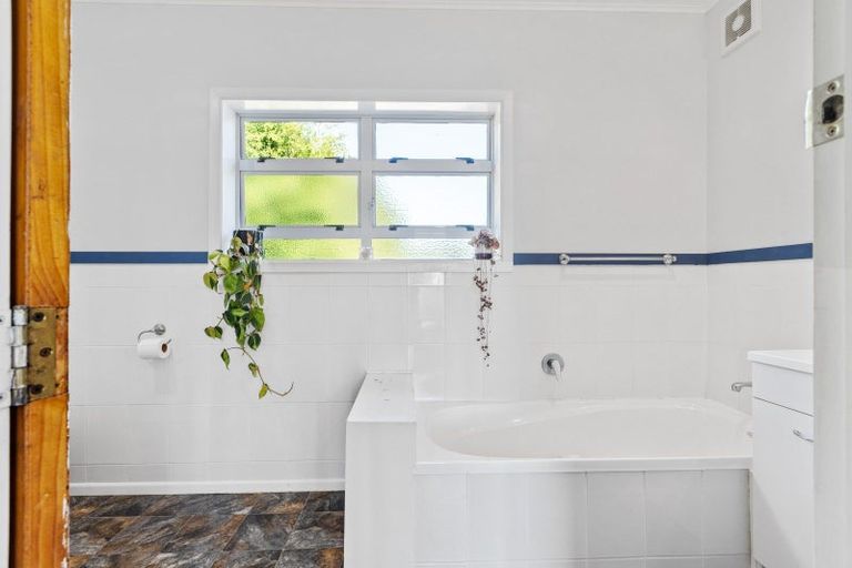 Photo of property in 12 Mara Street, Mangatainoka, Pahiatua, 4982