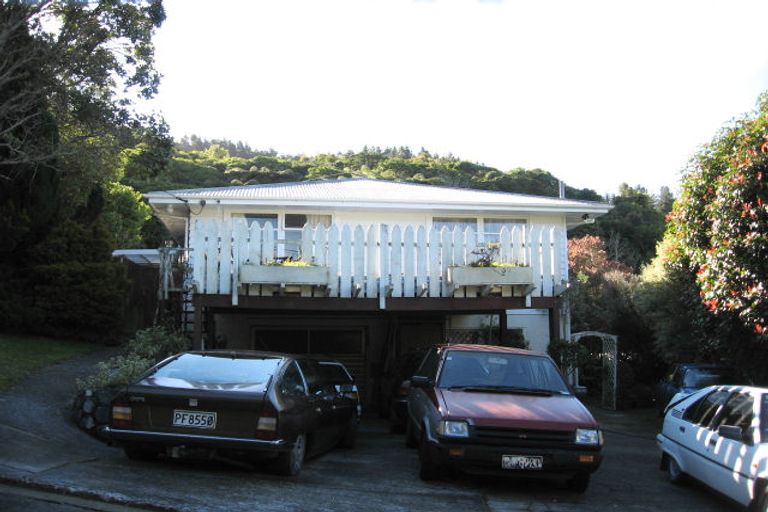 Photo of property in 50 Homewood Crescent, Karori, Wellington, 6012