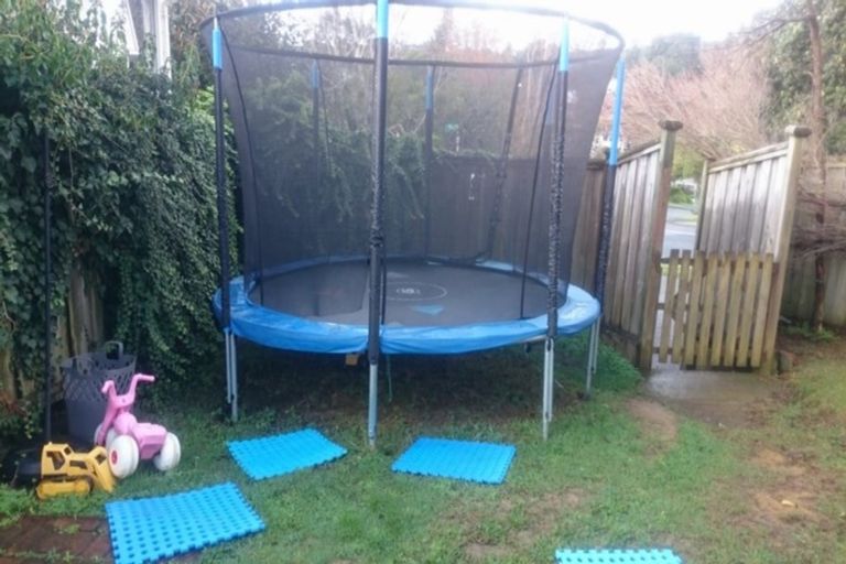 Photo of property in 1 Malters Place, Browns Bay, Auckland, 0630