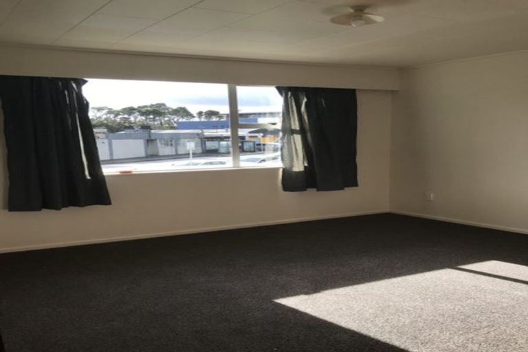 Photo of property in 4/210 Newlands Road, Newlands, Wellington, 6037