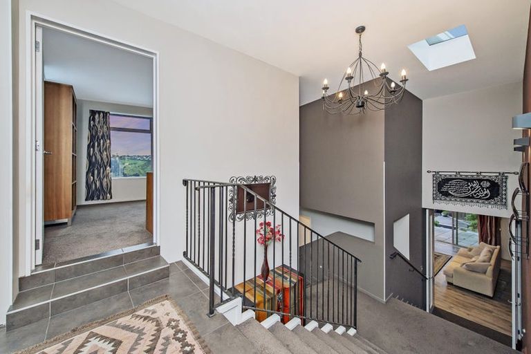 Photo of property in 2 Redcliffs View Lane, Redcliffs, Christchurch, 8081