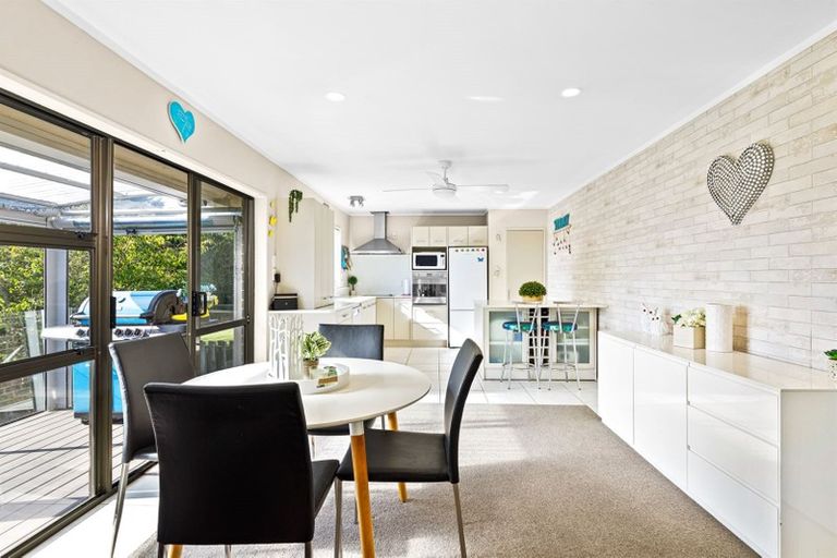 Photo of property in 2/160 Stapleford Crescent, Browns Bay, Auckland, 0630