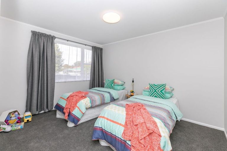 Photo of property in 17 Kensington Place, Fairfield, Hamilton, 3214