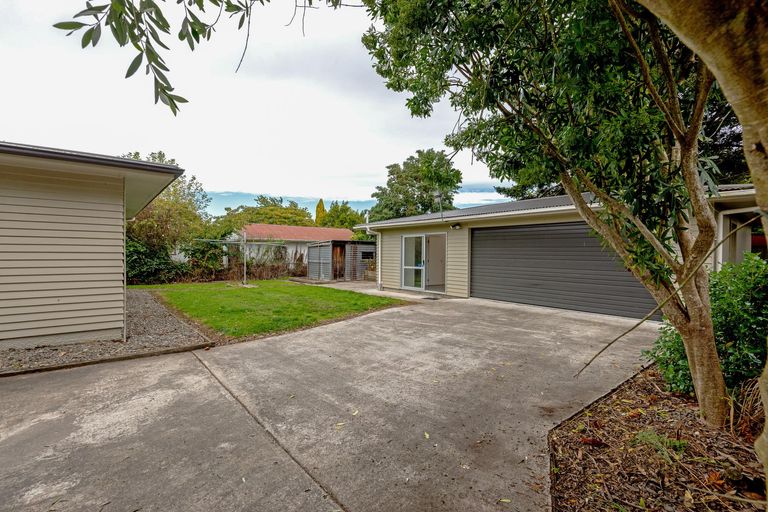 Photo of property in 11 Galway Avenue, Hokowhitu, Palmerston North, 4410