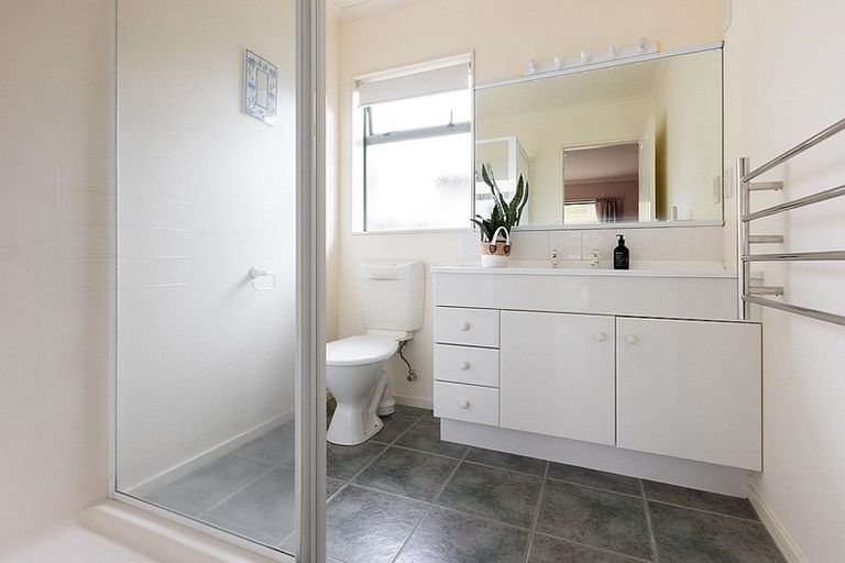 Photo of property in 10 Malbec Way, Greenmeadows, Napier, 4112