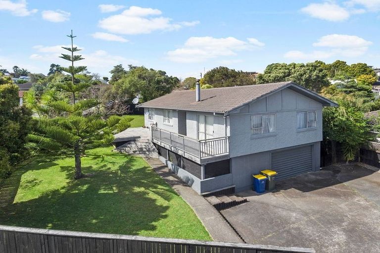 Photo of property in 12 Devonshire Road, Unsworth Heights, Auckland, 0632
