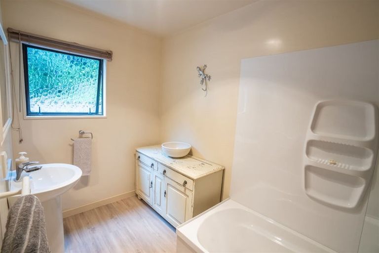 Photo of property in 36 Oak Avenue, Paremata, Porirua, 5024