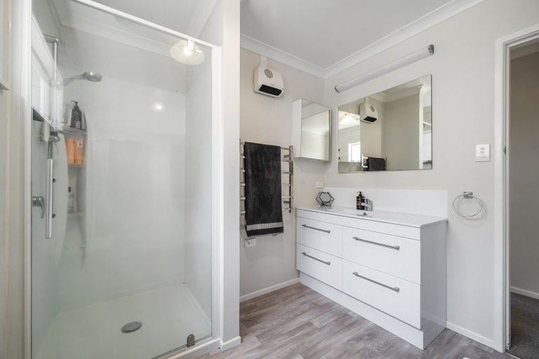 Photo of property in 54 Tremaine Avenue, Two Mile Bay, Taupo, 3330