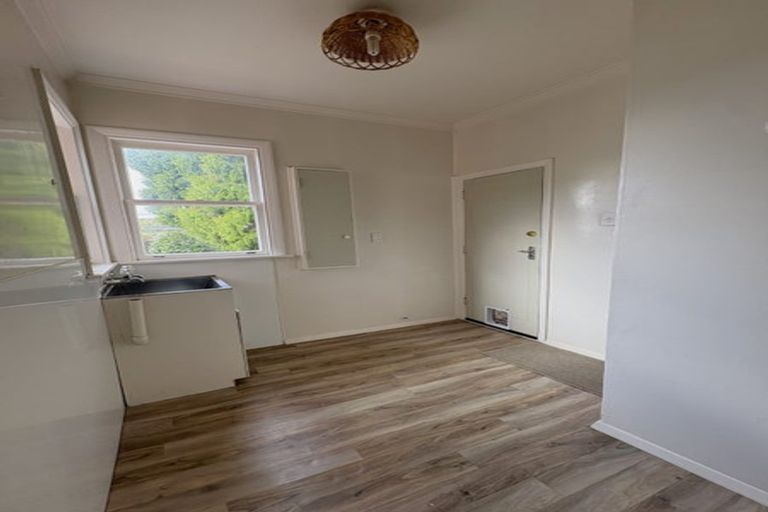 Photo of property in 70 Pine Avenue, Ebdentown, Upper Hutt, 5018