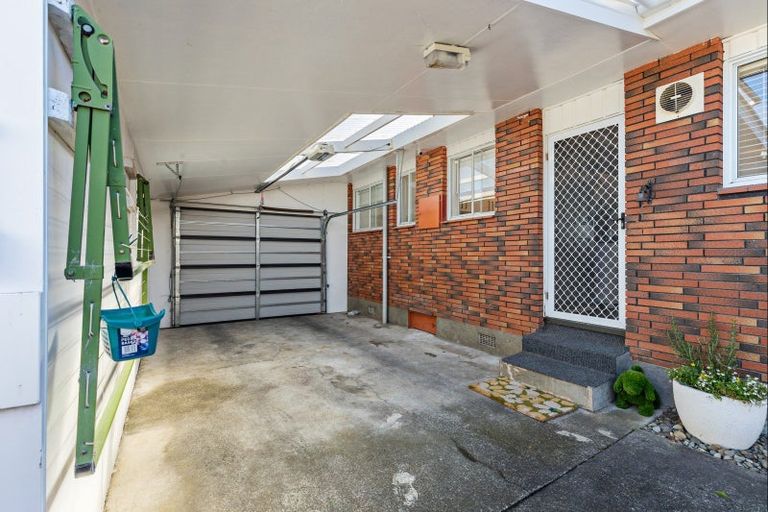 Photo of property in 16 Lockhart Avenue, Milson, Palmerston North, 4414