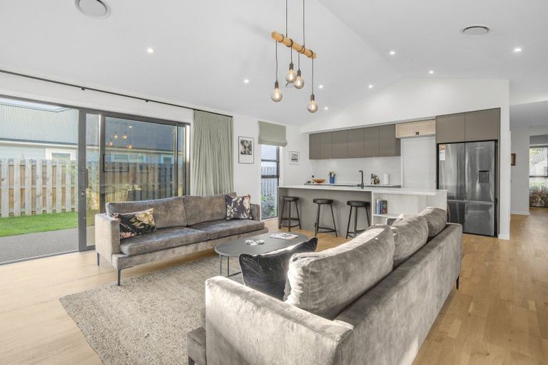 Photo of property in 2 Matai Grove, Greytown, 5712