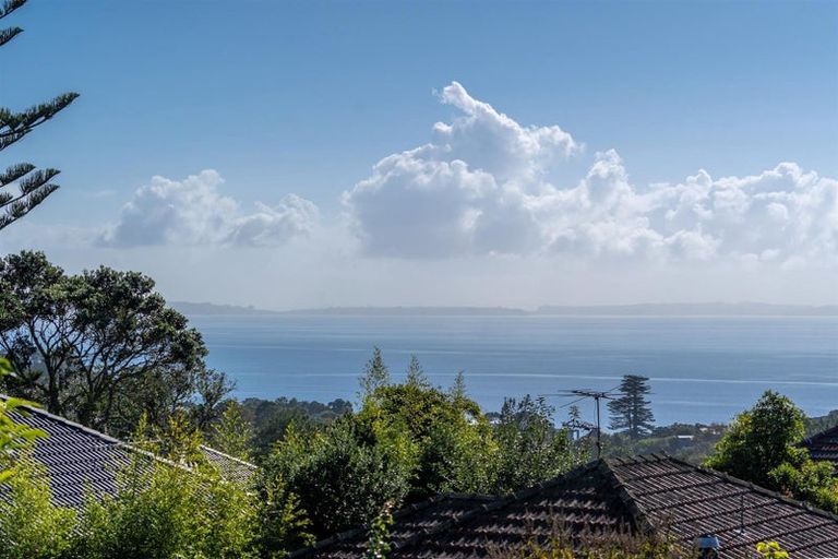 Photo of property in 2/110 Aberdeen Road, Campbells Bay, Auckland, 0620