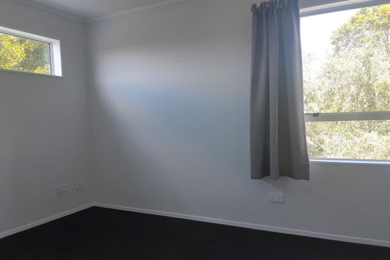 Photo of property in 1 Raelene Place, Massey, Auckland, 0614