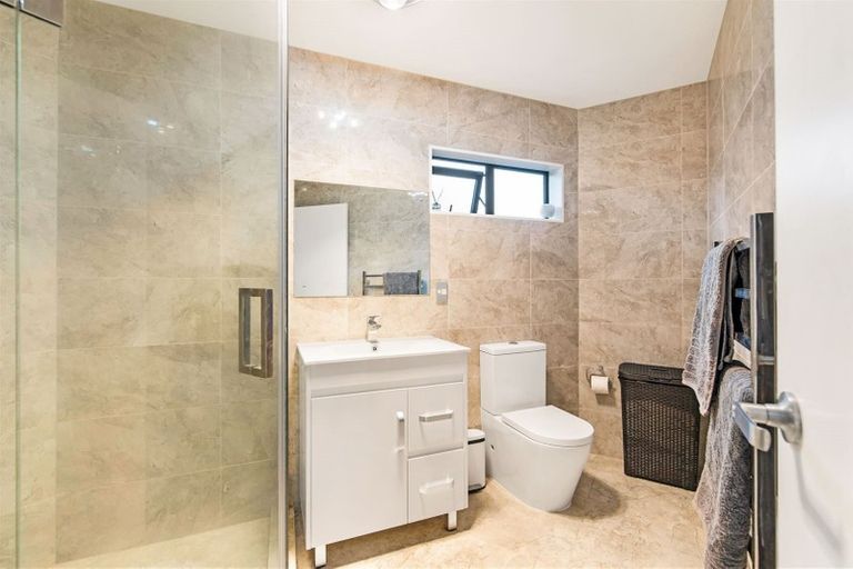 Photo of property in 18c Riverpark Crescent, Henderson, Auckland, 0610