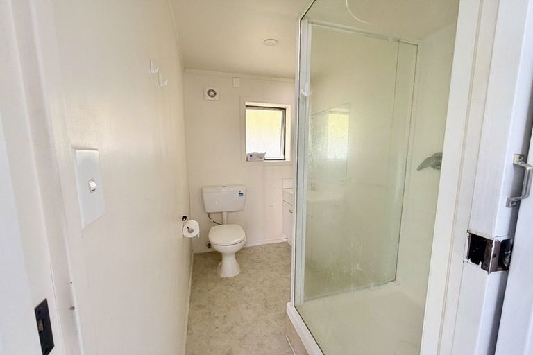 Photo of property in 14 Heather Place, Sunnynook, Auckland, 0620