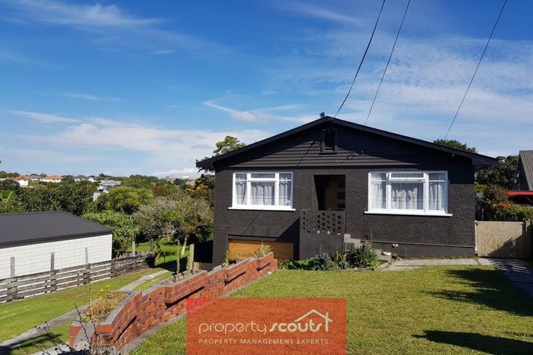 Photo of property in 18 Moana Crescent, Blagdon, New Plymouth, 4310