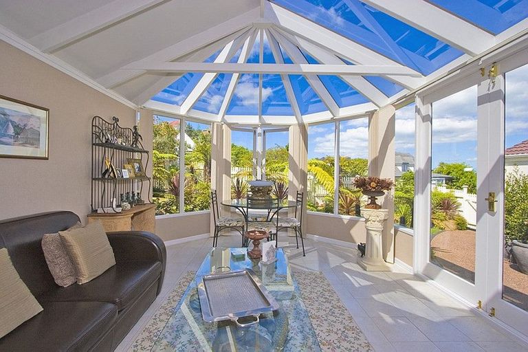 Photo of property in 28 Puawai Place, Northcote, Auckland, 0627