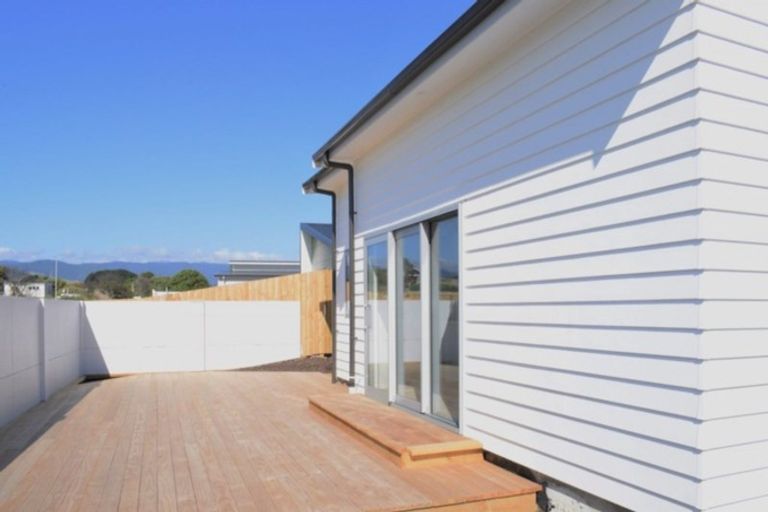Photo of property in 4 Seagrass Place, Otaki Beach, Otaki, 5512