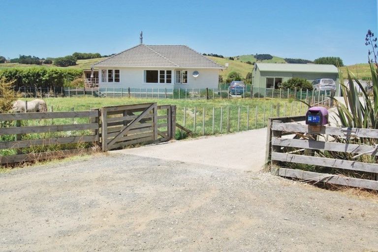 Photo of property in 31 Ranganui Road, Kaiwaka, 0573