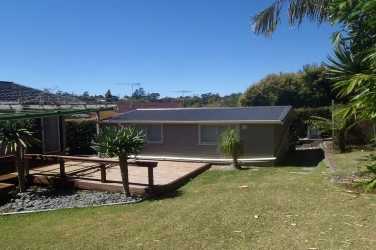 Photo of property in 8 Salamanca Road, Sunnynook, Auckland, 0620