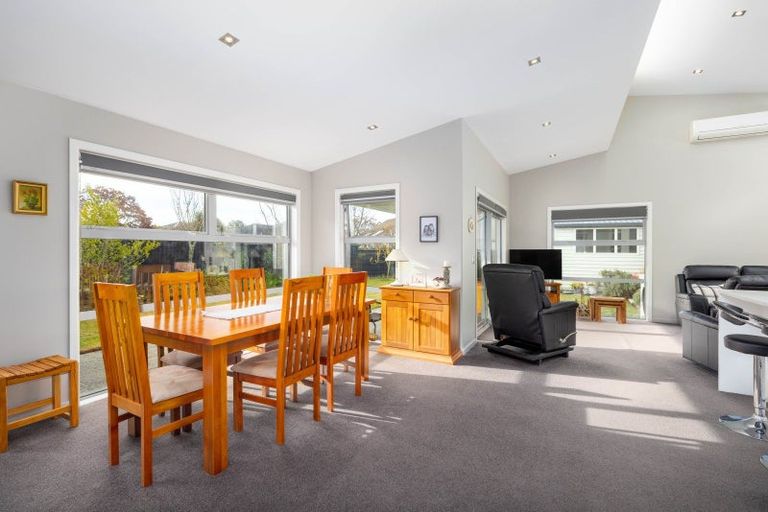 Photo of property in 52 Acacia Avenue, Rangiora, 7400