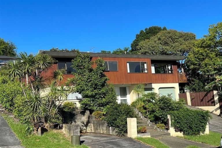Photo of property in 1 Lynngate Place, Hillcrest, Auckland, 0627