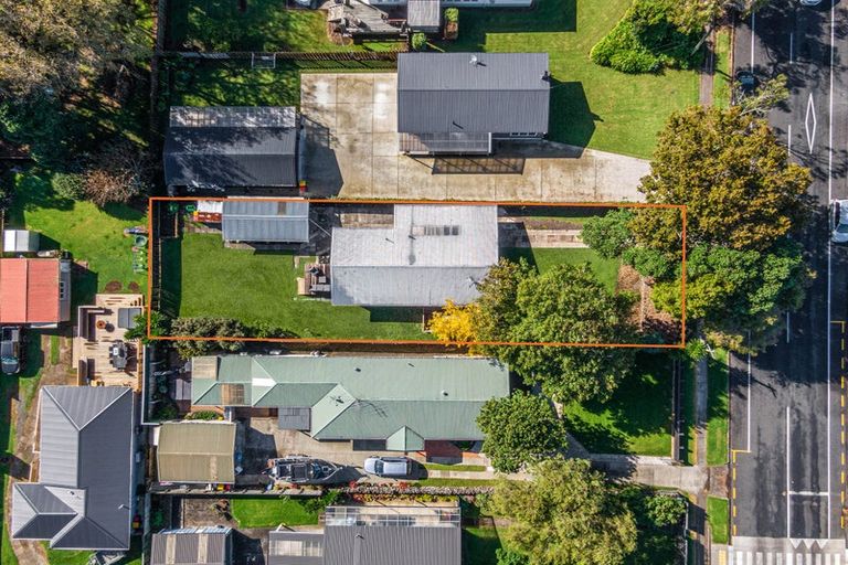 Photo of property in 33 Muir Avenue, Mangere Bridge, Auckland, 2022