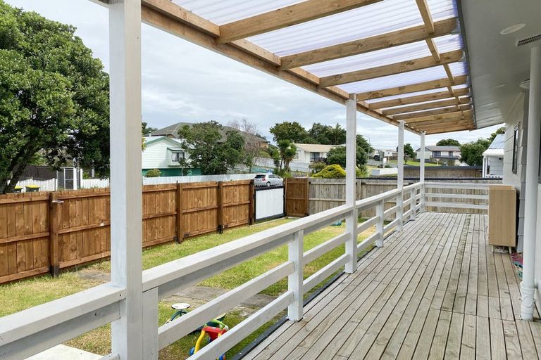 Photo of property in 1/6 Maplesden Drive, Clendon Park, Auckland, 2103