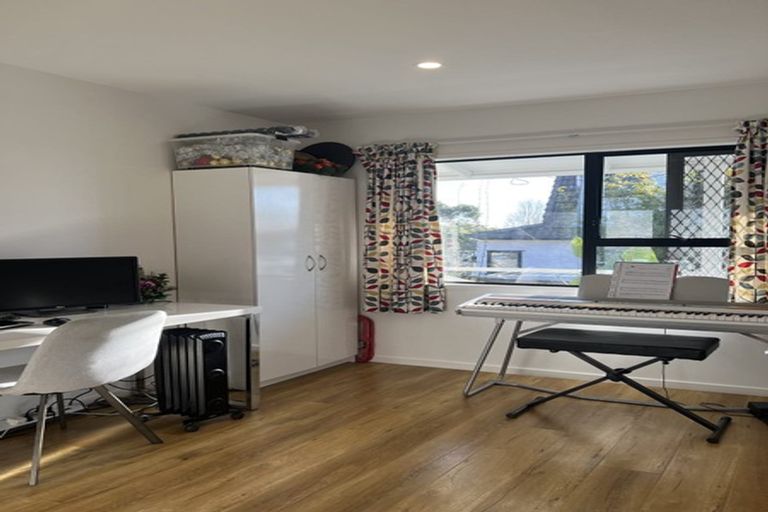 Photo of property in 40 Santiago Crescent, Unsworth Heights, Auckland, 0632