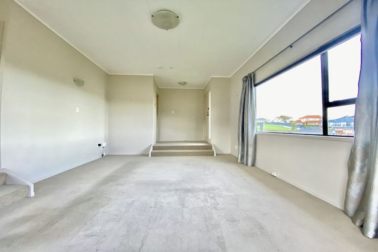 Photo of property in 12 Melia Grove, Goodwood Heights, Auckland, 2105