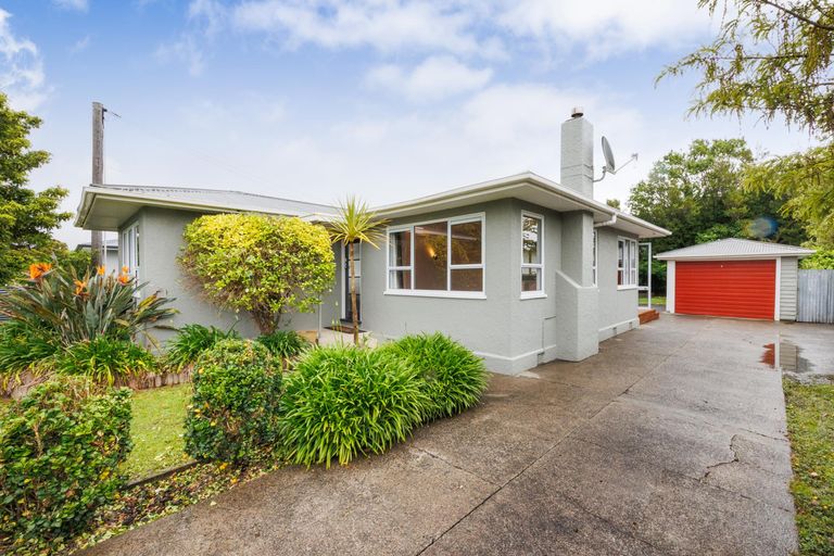 Photo of property in 4 Eton Place, Terrace End, Palmerston North, 4410