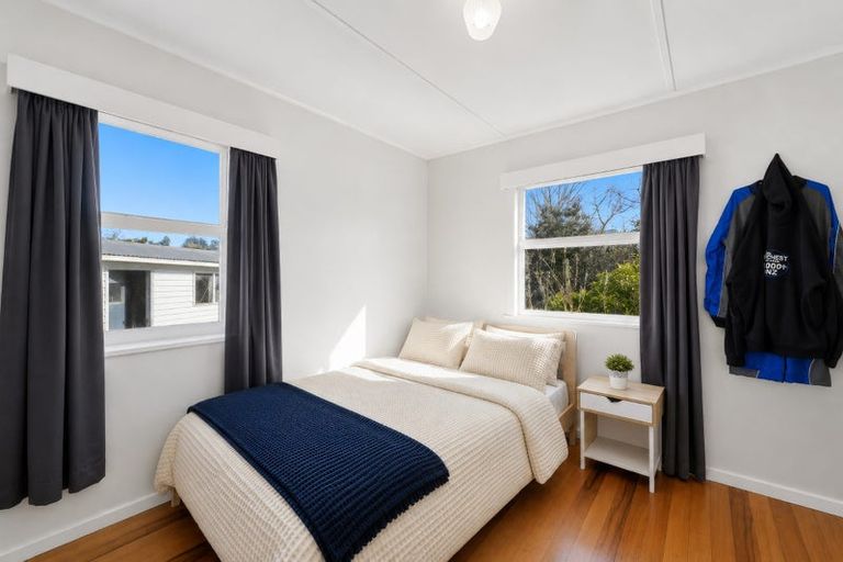 Photo of property in 71 Awaroa Road, Helensville, 0800