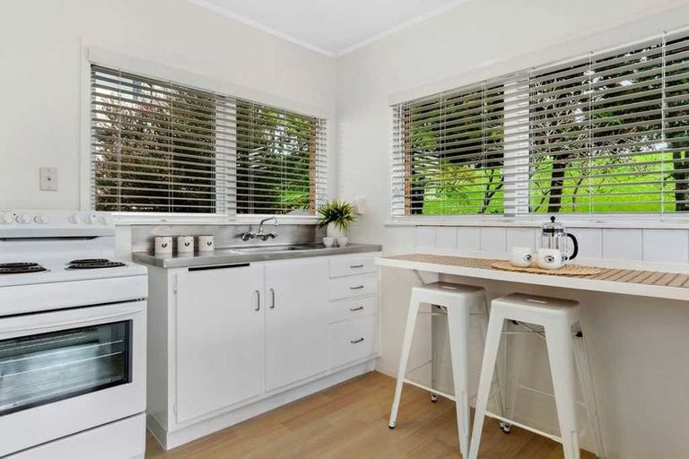 Photo of property in 1/58 Arran Road, Browns Bay, Auckland, 0630