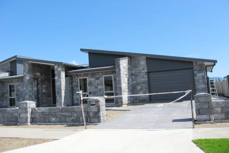 Photo of property in 22 Quadrant Heights, Paraparaumu, 5032