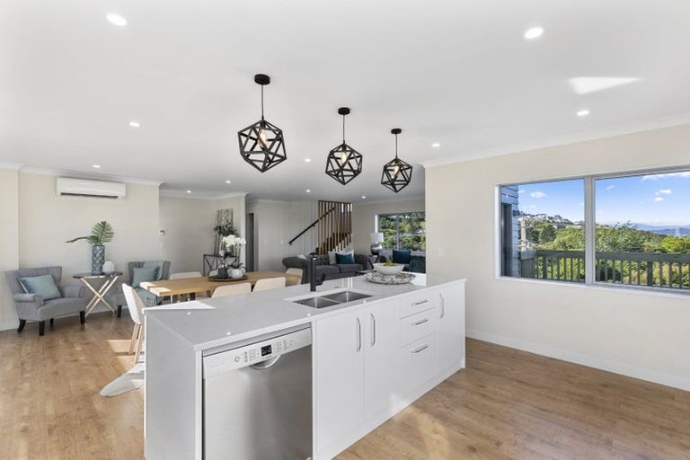 Photo of property in 4 Poto Road, Normandale, Lower Hutt, 5010