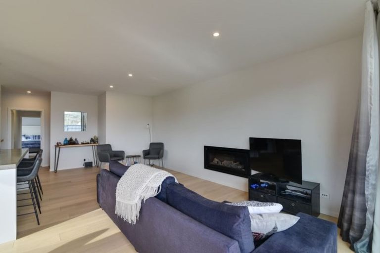 Photo of property in 39 Rannoch Drive, Jacks Point, Queenstown, 9371