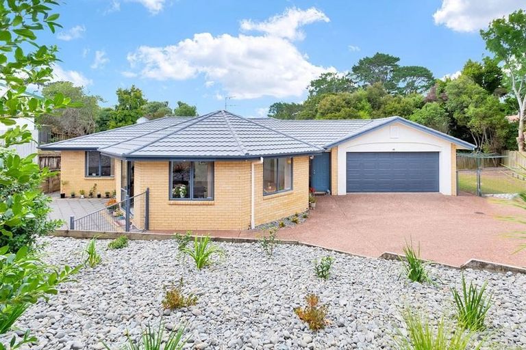 Photo of property in 15 San Pedro Place, Henderson, Auckland, 0612