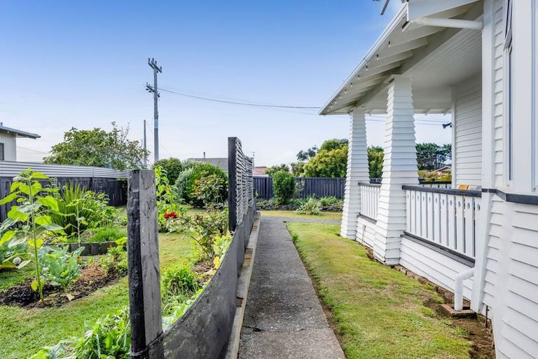 Photo of property in 8 Lincoln Street, Patea, 4520
