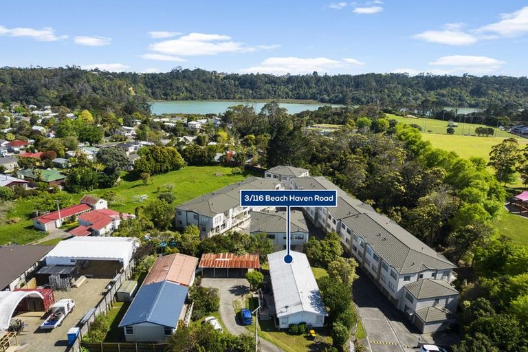 Photo of property in 3/116 Beach Haven Road, Beach Haven, Auckland, 0626