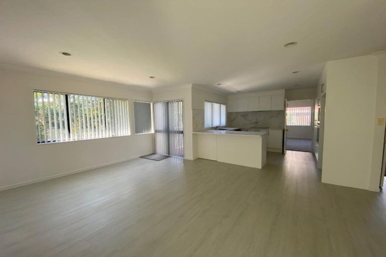Photo of property in 8 Belvedere Court, West Harbour, Auckland, 0618