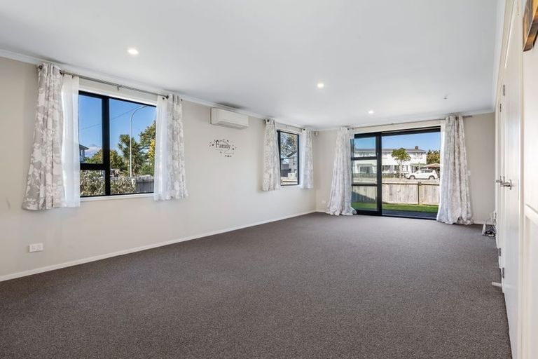 Photo of property in 7 Discovery Place, Marfell, New Plymouth, 4310