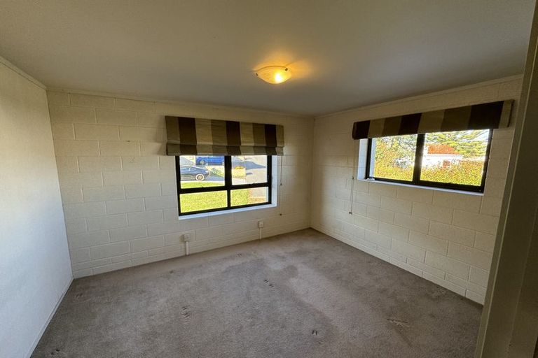 Photo of property in 16 Pounamu Place, Shelly Park, Auckland, 2014