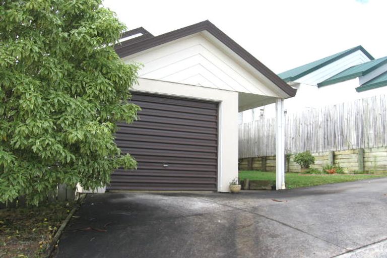 Photo of property in 2/45 Sungrove Rise, Sunnyvale, Auckland, 0612