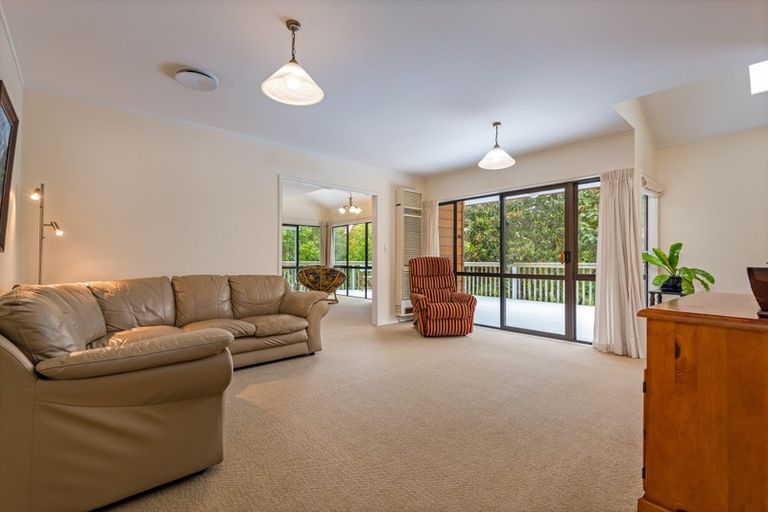 Photo of property in 32 Springdale Grove, Fitzherbert, Palmerston North, 4410