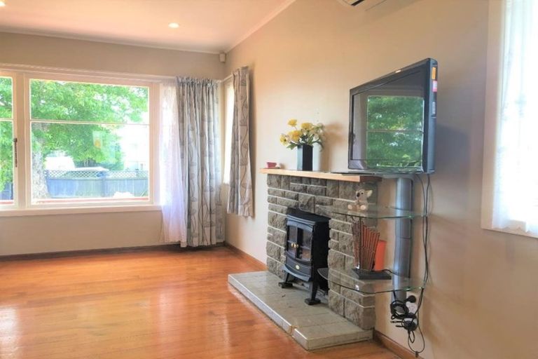 Photo of property in 55 Waipani Road, Te Atatu Peninsula, Auckland, 0610