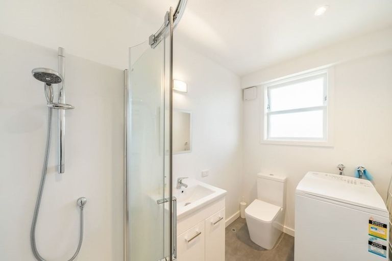 Photo of property in 2/110 Muritai Road, Eastbourne, Lower Hutt, 5013