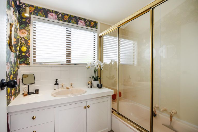 Photo of property in 8 Caccia Birch Lane, Hokowhitu, Palmerston North, 4410