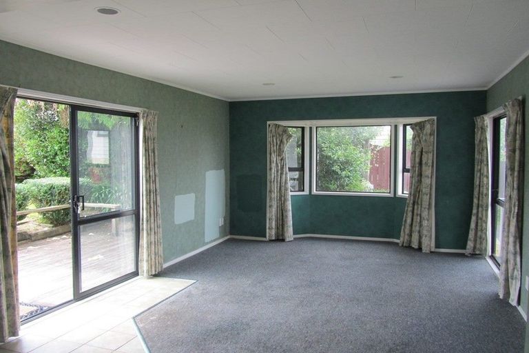 Photo of property in 2/76 Glenvar Road, Torbay, Auckland, 0630